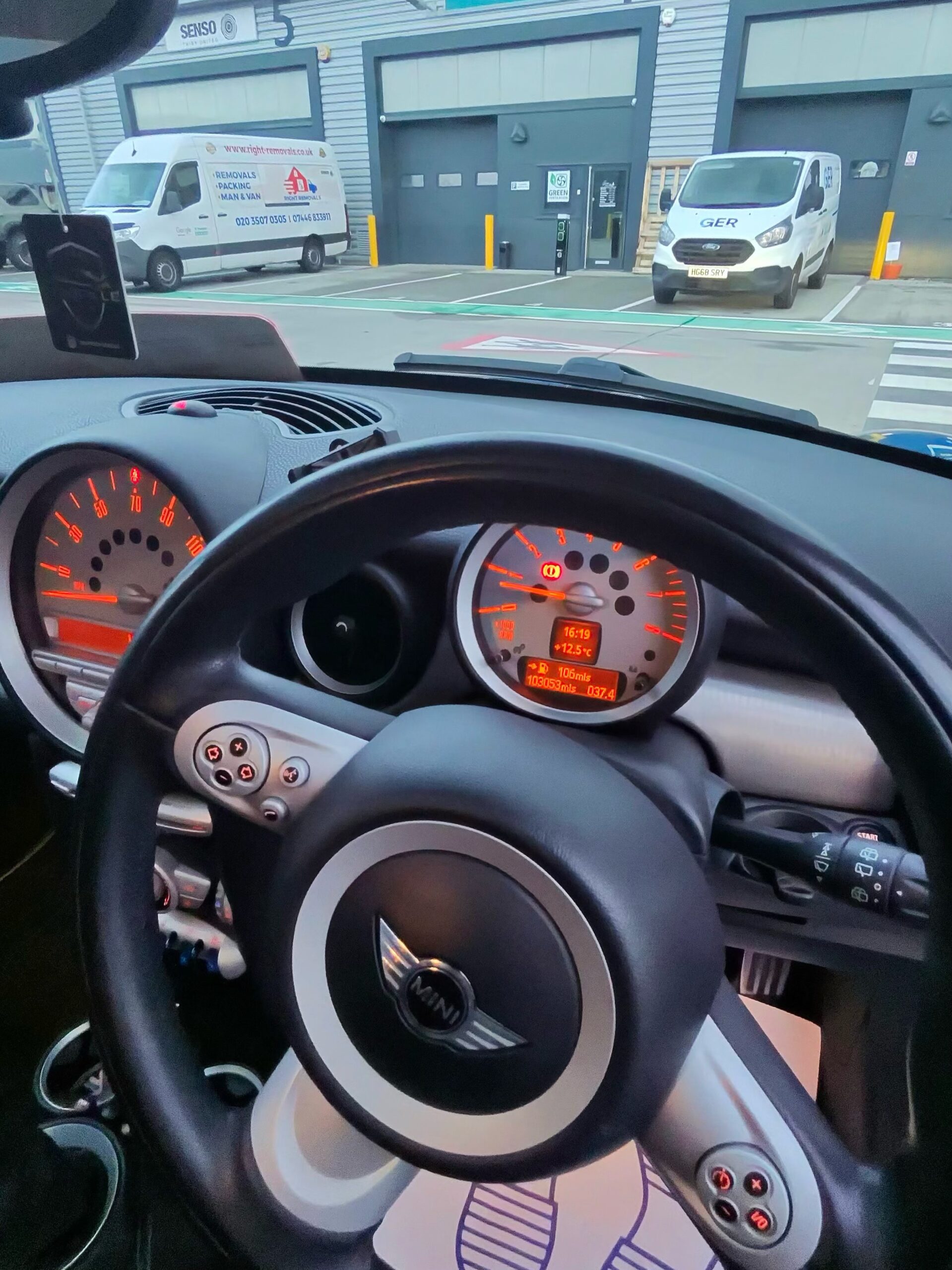 E4CF44BC-DA28-4497-AFBE-F3319F6E0BC1